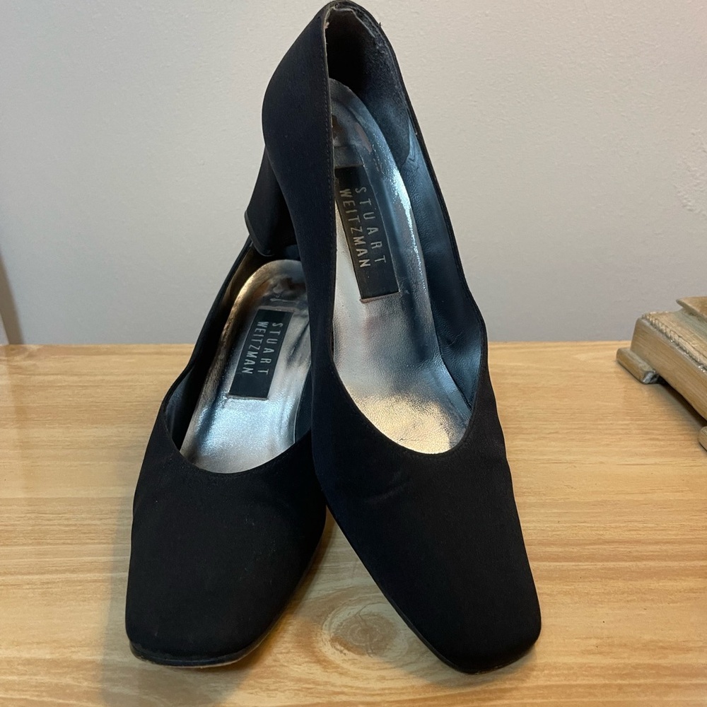 Stuart Weitzman women’s black fabric heels with leather soles size 6 1/2 B